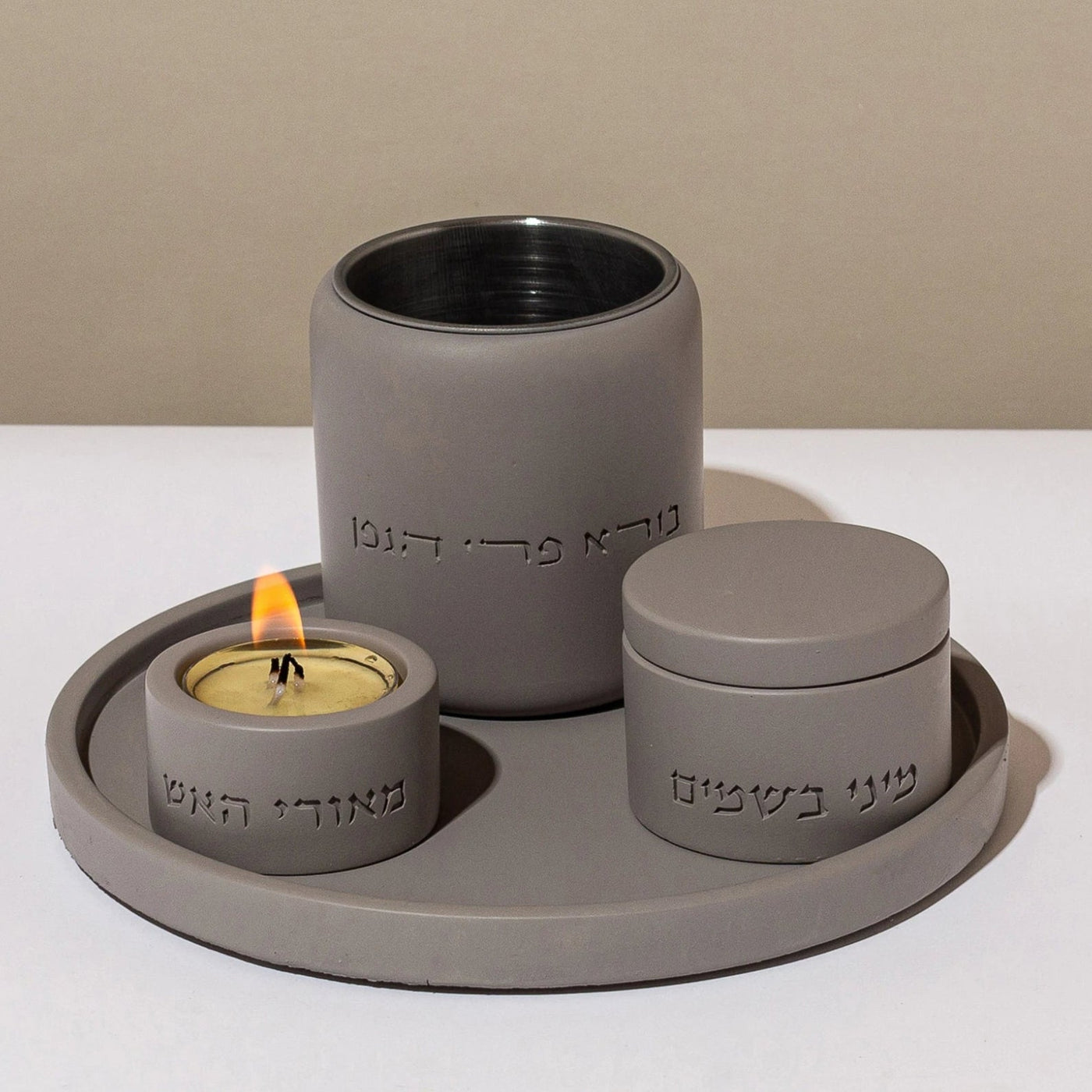 סט הבדלה ייחודי לגבר מבטון טבעי בגימור נקי – דגם Luxe 