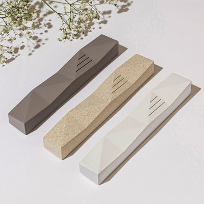 מזוזה מינימליסטית לדלת כניסה ולחדרים עם חריטת ש מודרנית – דגם Wave 