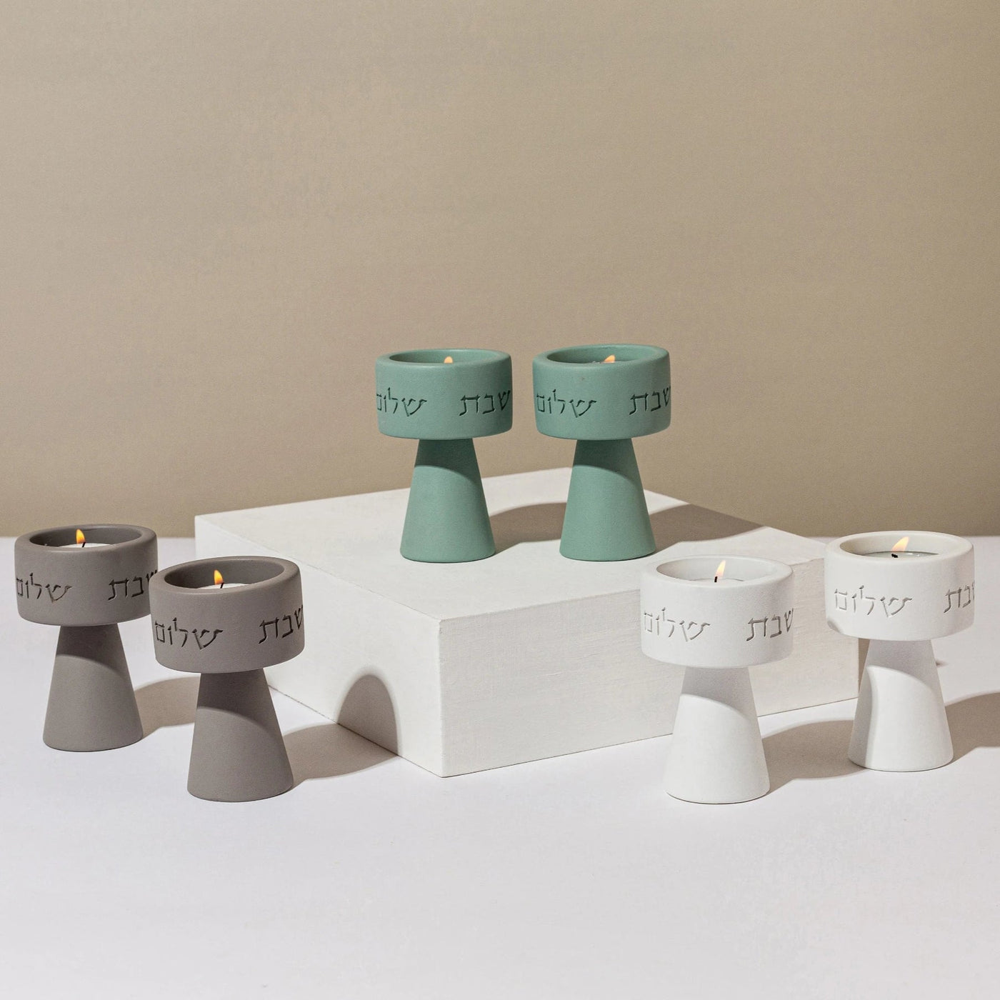 סט קלאסי של פמוטי שבת ומגש בטון מעוצב- דגם City Lights (Copy) 