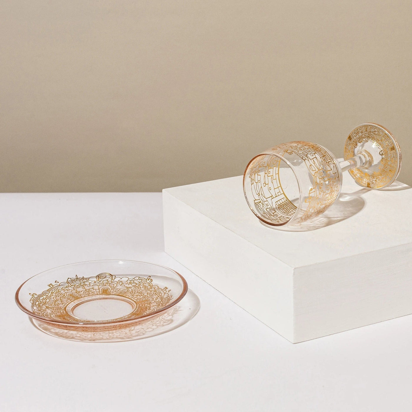 כוס קידוש יוקרתית מזכוכית על רקע ירושלים - מודל Glass & Gold (Copy)  זהב