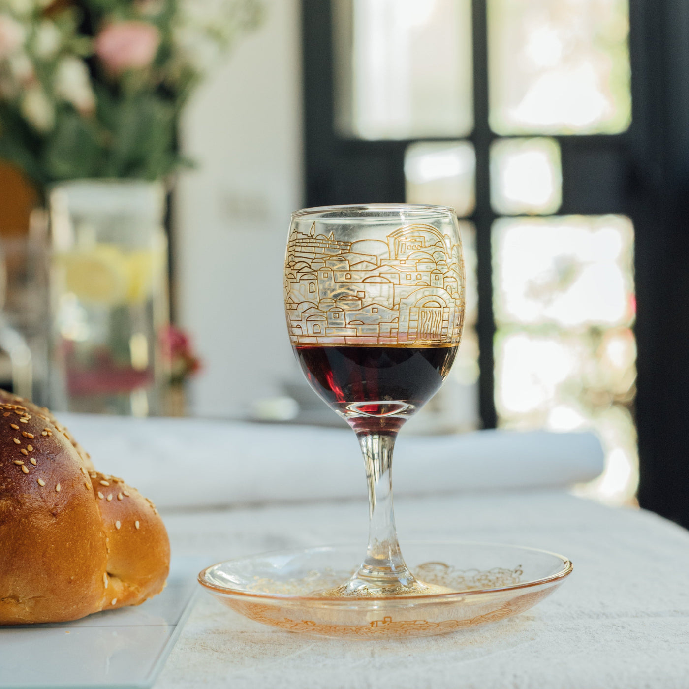 סט שולחן שבת יוקרתי בגווני זהב ולבן - דגם Golden Harmony 