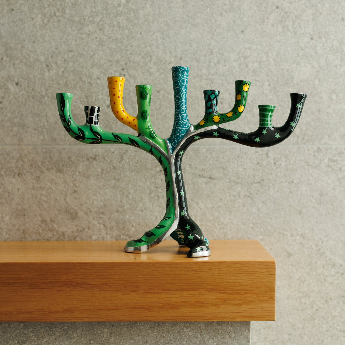 חנוכיה מיוחדת ויוקרתית מאלומיניום יצוק צבועה בעבודת יד - דגם Safari Style 