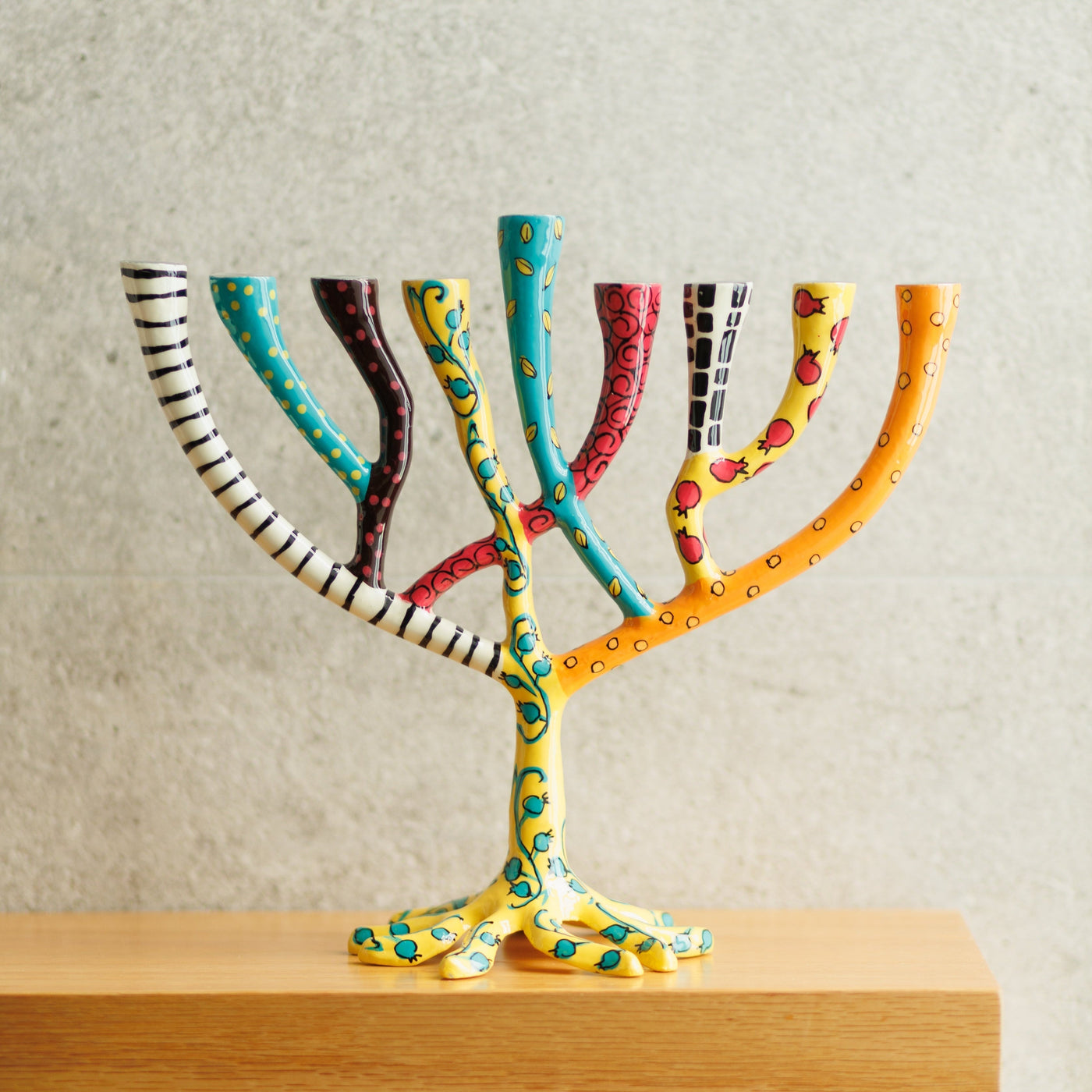 חנוכיות מעוצבות מאלומיניום יצוק צבוע באמייל עבודת יד - דגם The Wild Tree 