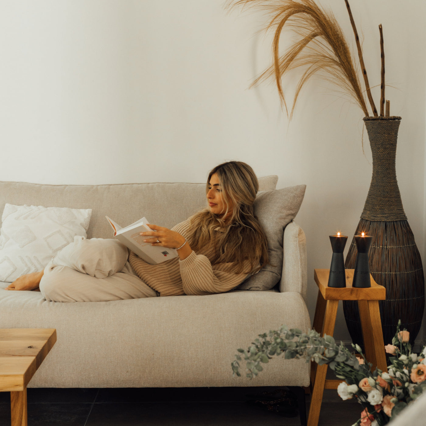 פמוטים מעוצבים לשבת ולחג בגוונים טבעיים – דגם Aura 