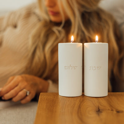 זוג פמוטים לשבת מבטון נקי בגוונים קלאסיים - דגם Concrete Flow (Copy)  גבוה / לבן