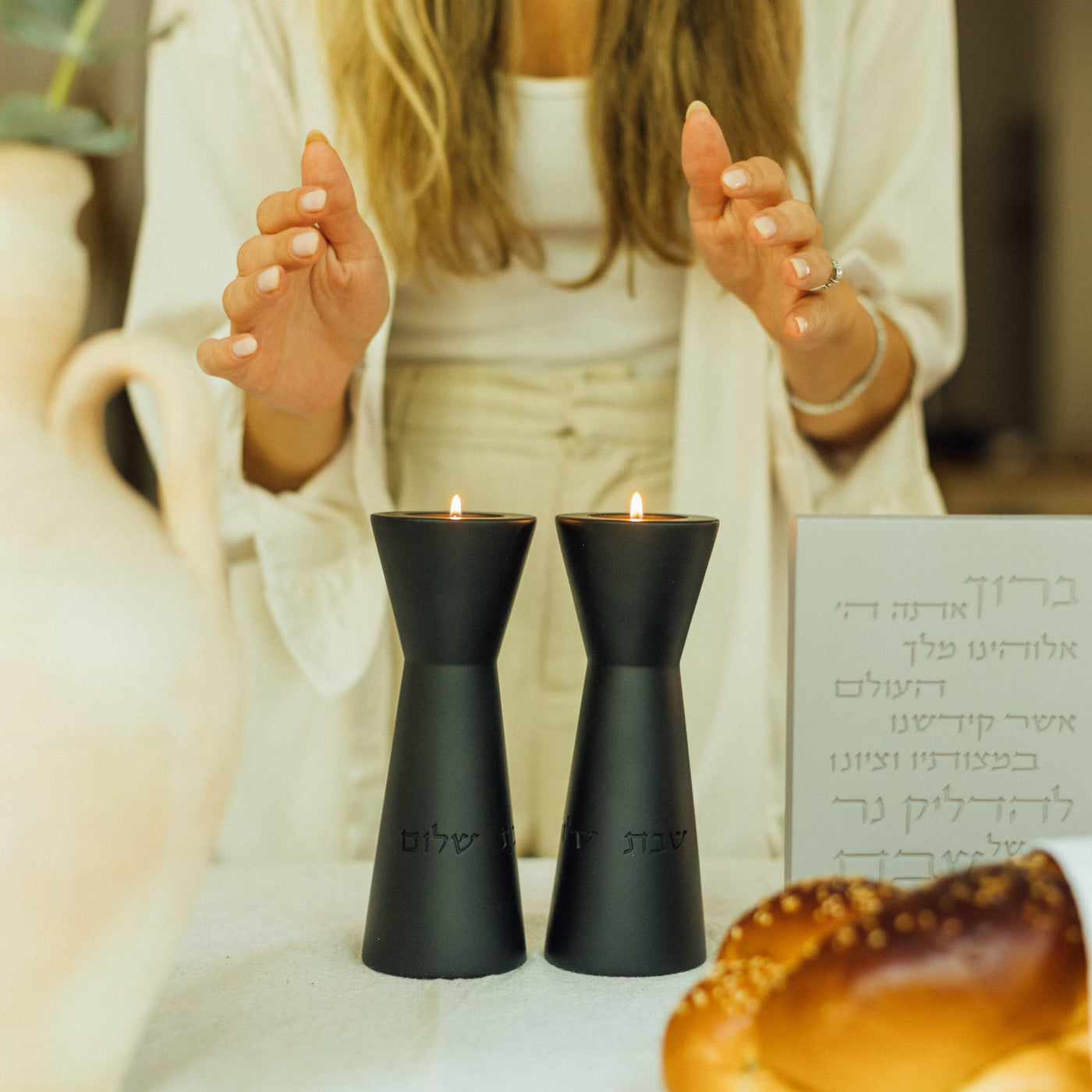 פמוטים מעוצבים לשבת ולחג בגוונים טבעיים – דגם Aura 