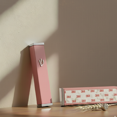 מזוזה בצבע שחור מט בעיצוב מודרני ומינימליסטי עם קווים נקיים דגם Candy 