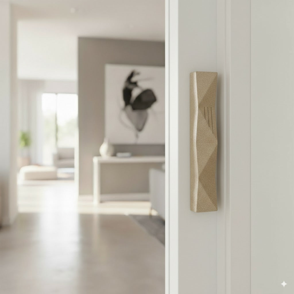 מזוזה מעוצבת לבית ולדלת כניסה עם חריטת ש נקיה – דגם Wave 