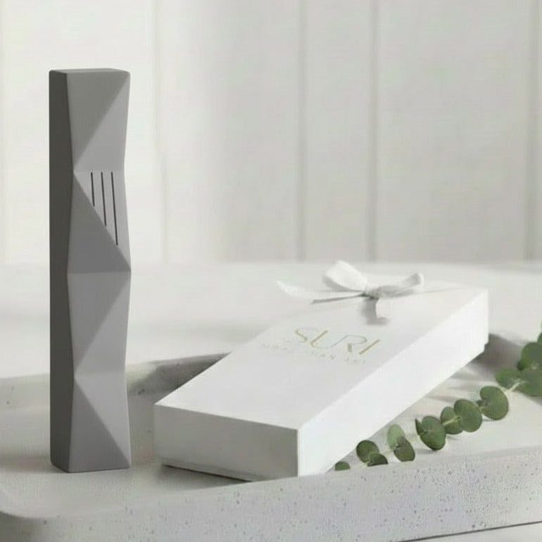 מזוזה מעוצבת לבית ולדלת כניסה עם חריטת ש נקיה – דגם Wave 