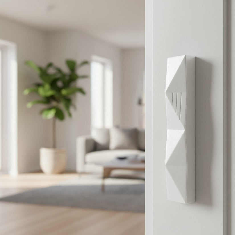 מזוזה מעוצבת לבית ולדלת כניסה עם חריטת ש נקיה – דגם Wave 